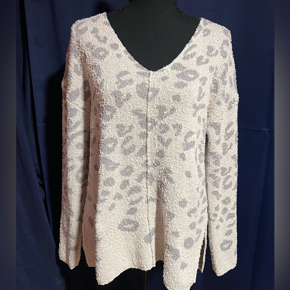 Knox Rose Cream and Gray V-Neck Boucle Sweater